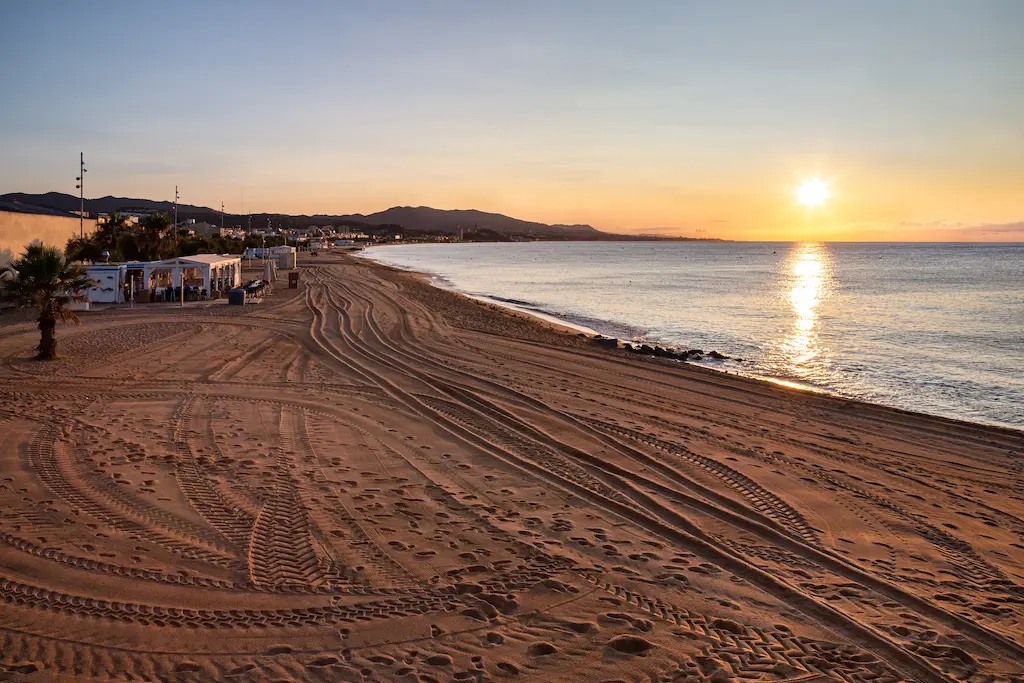 Playa con atardecer